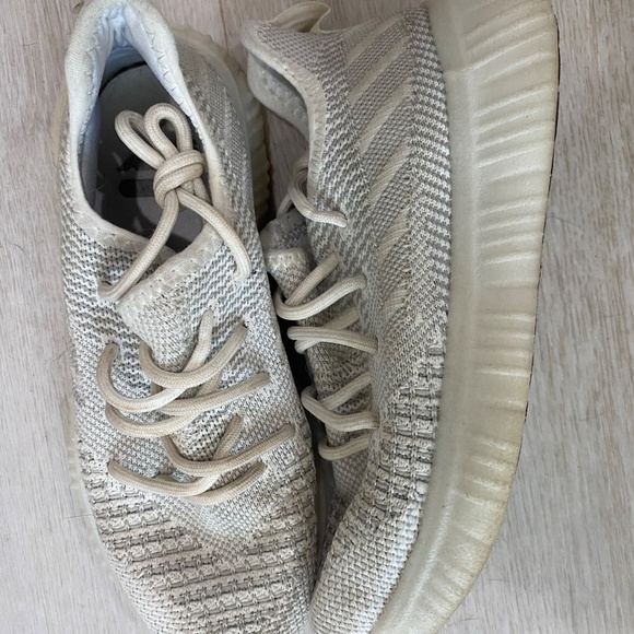 Athletic shoes - Picture 2 of 2